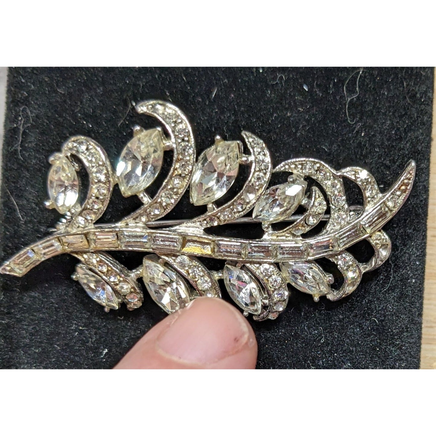 Vintage Glam Floral Leaf Silver Tone Brooch With Clear Stones