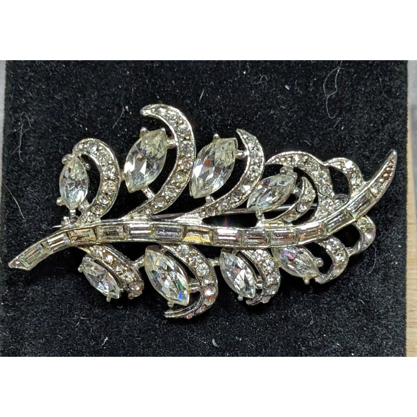 Vintage Glam Floral Leaf Silver Tone Brooch With Clear Stones