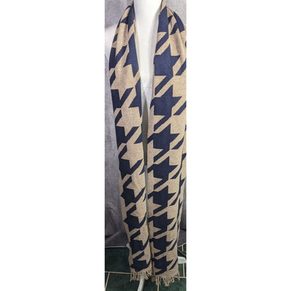 Preppy Houndstooth Pattern Tan & Navy Knit Scarf With Fringe