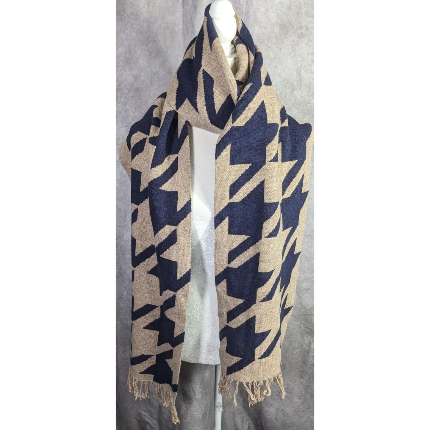 Preppy Houndstooth Pattern Tan & Navy Knit Scarf With Fringe