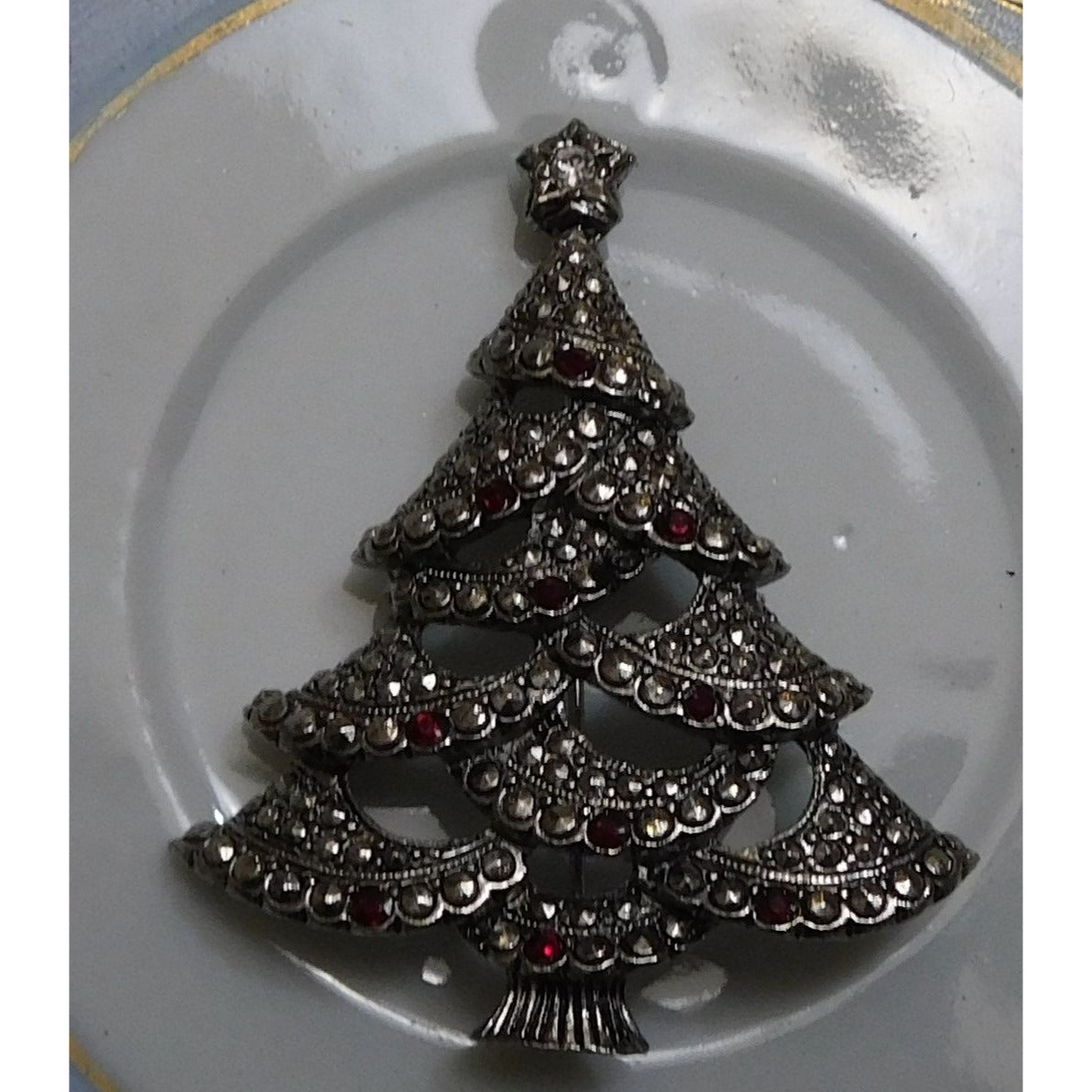 Vintage Avon Christmas Tree Brooch Red And Silver Tone