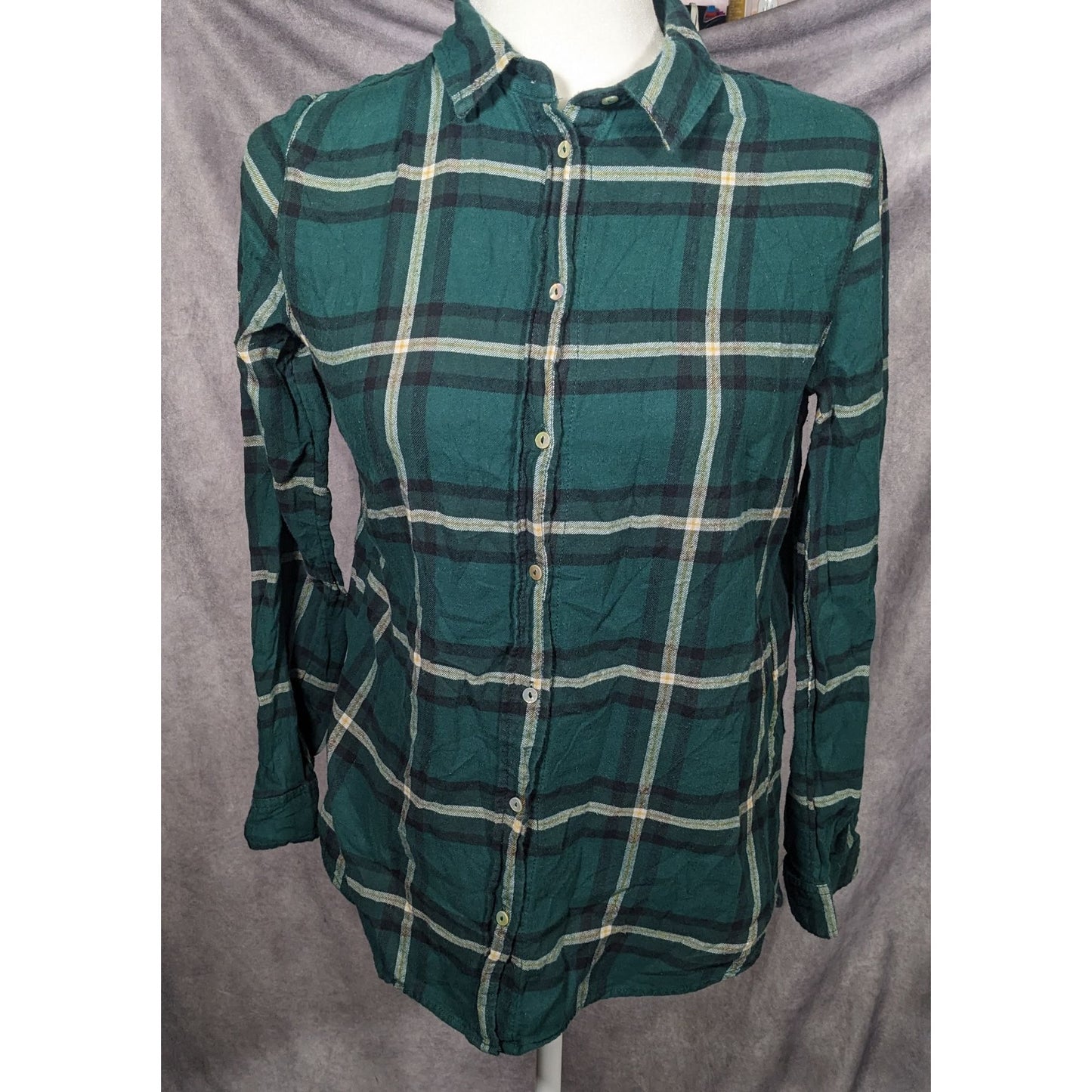 H&M Green And White Plaid Button Down Long Sleeve Top