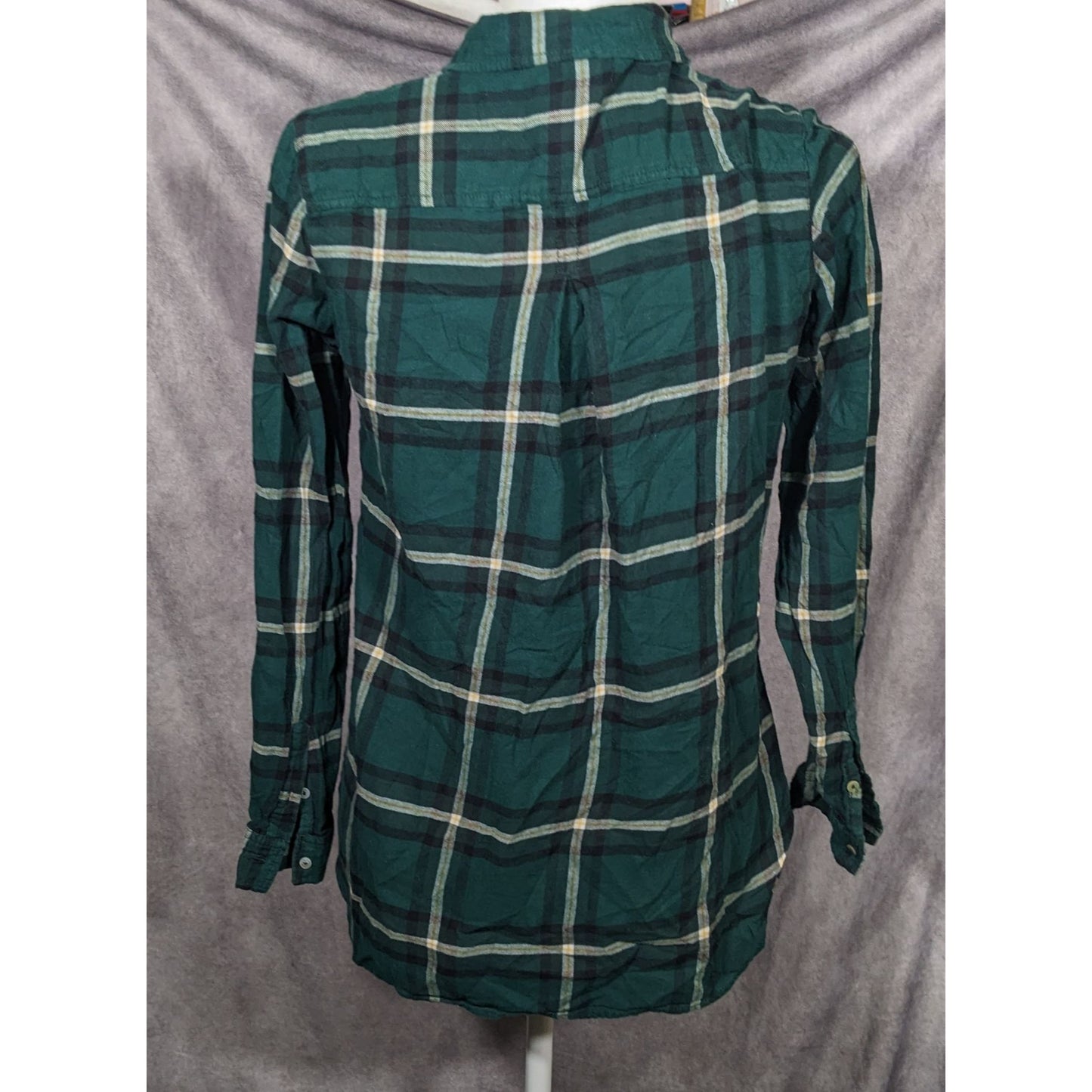 H&M Green And White Plaid Button Down Long Sleeve Top