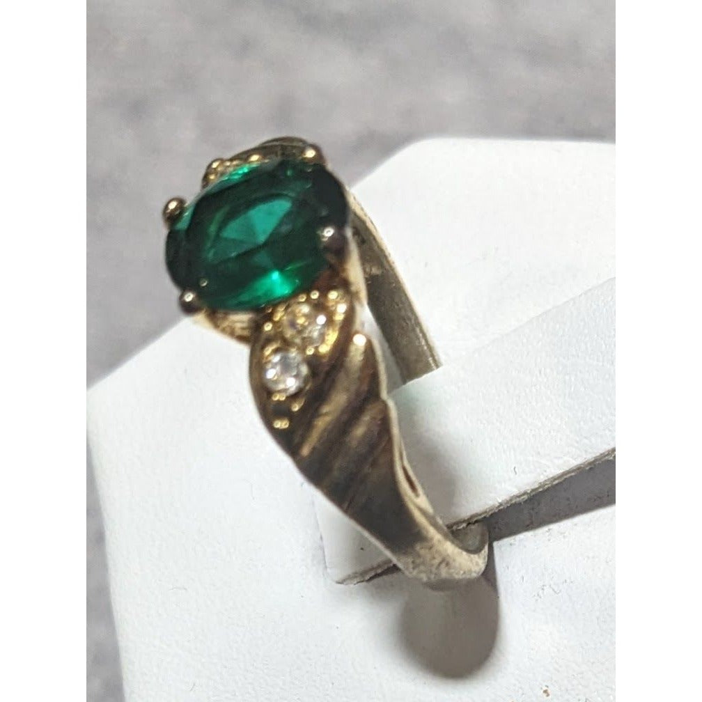 Elegant Mid Century Jewelry Concepts Gold Tone Ring With Green And Clear Stones Size 6 3/4