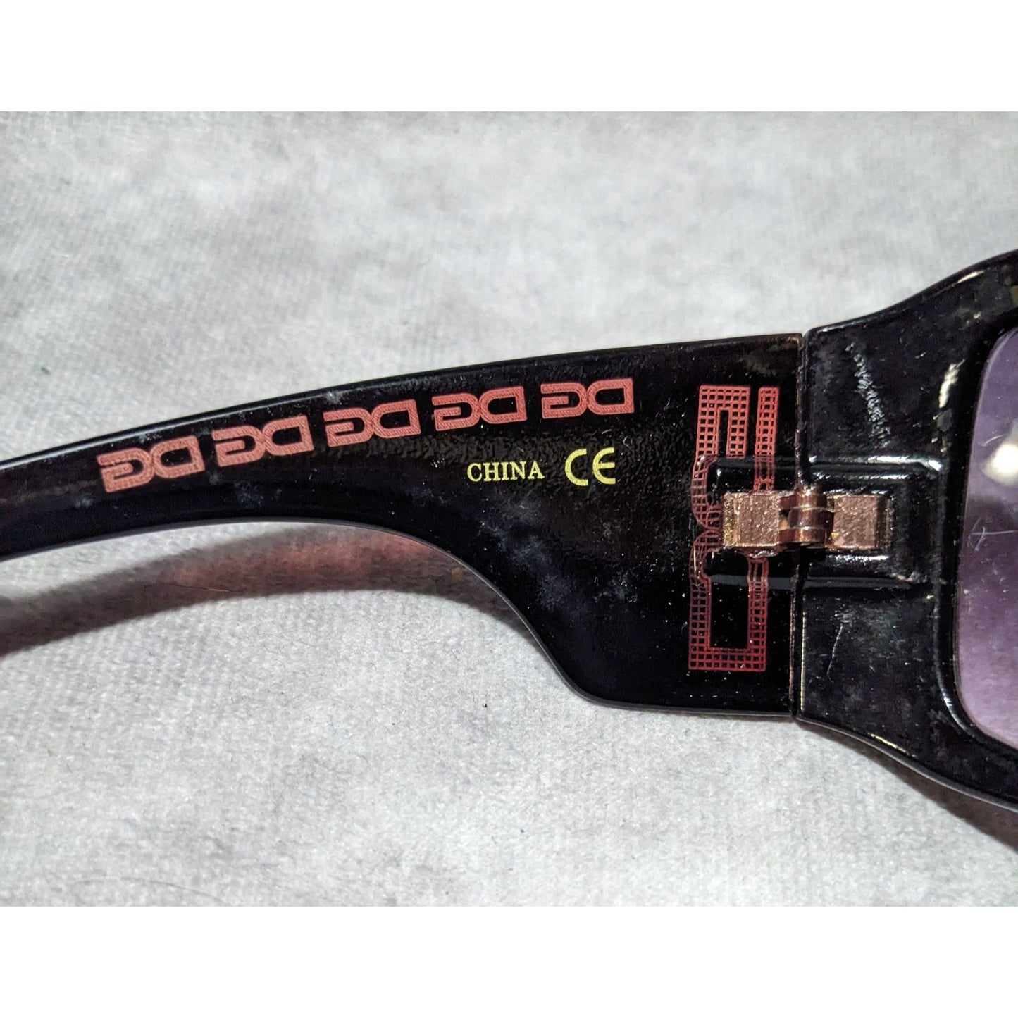 DG Brand Black With Purple Gradient Lens Sunglasses