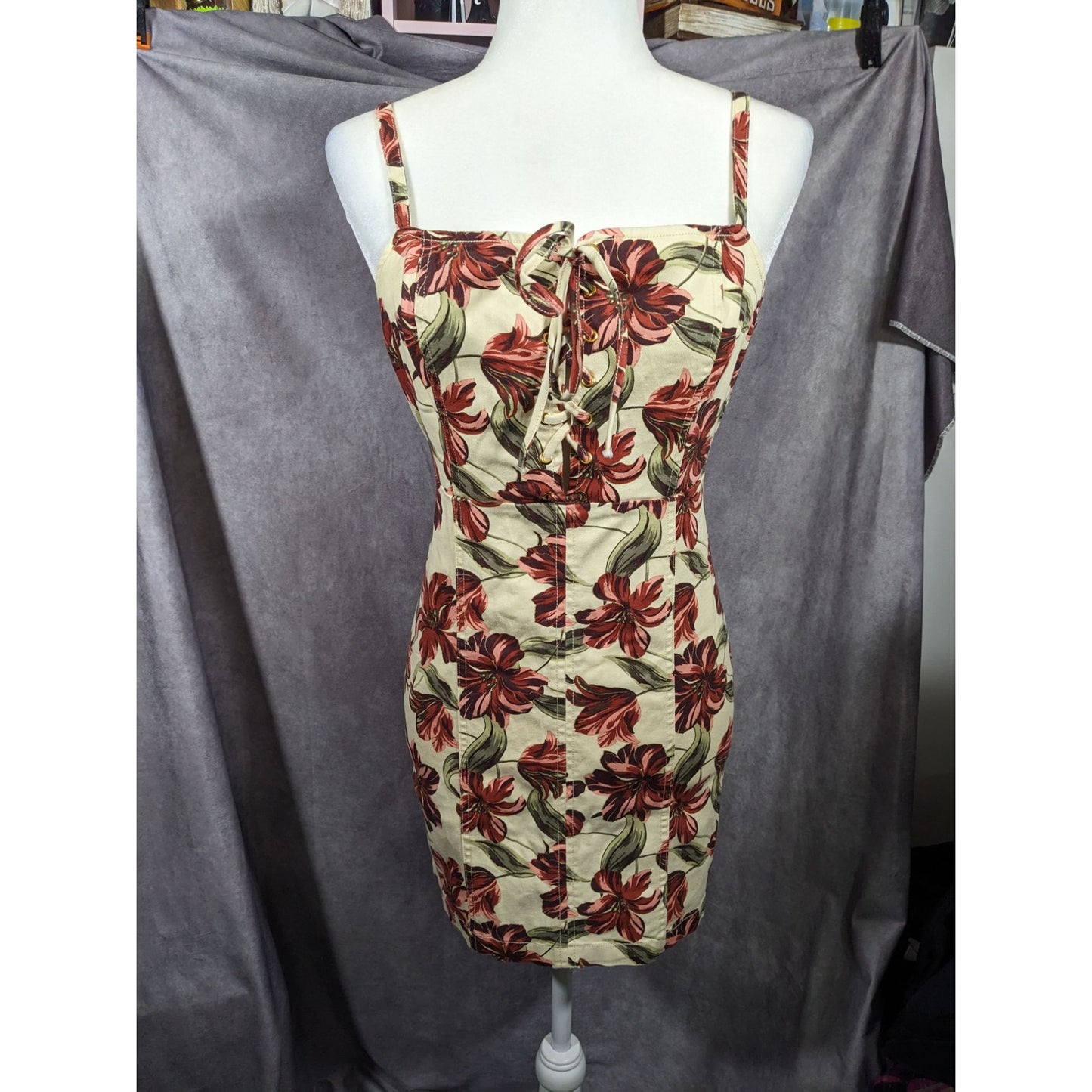 GBE Los Angeles 90s Style Cream And Pink Floral Dress Size Medium