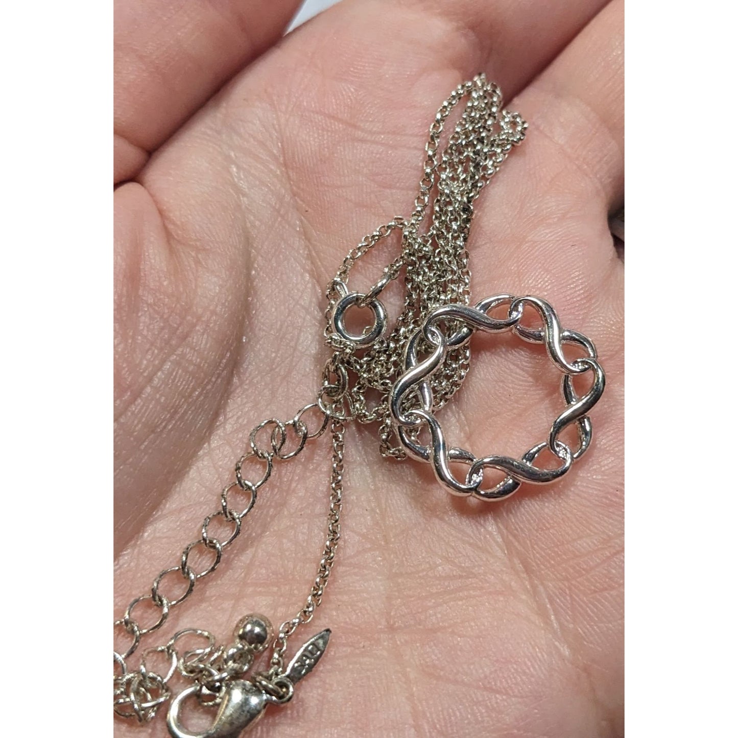 Avon Empowerment Circle Of Support Necklace