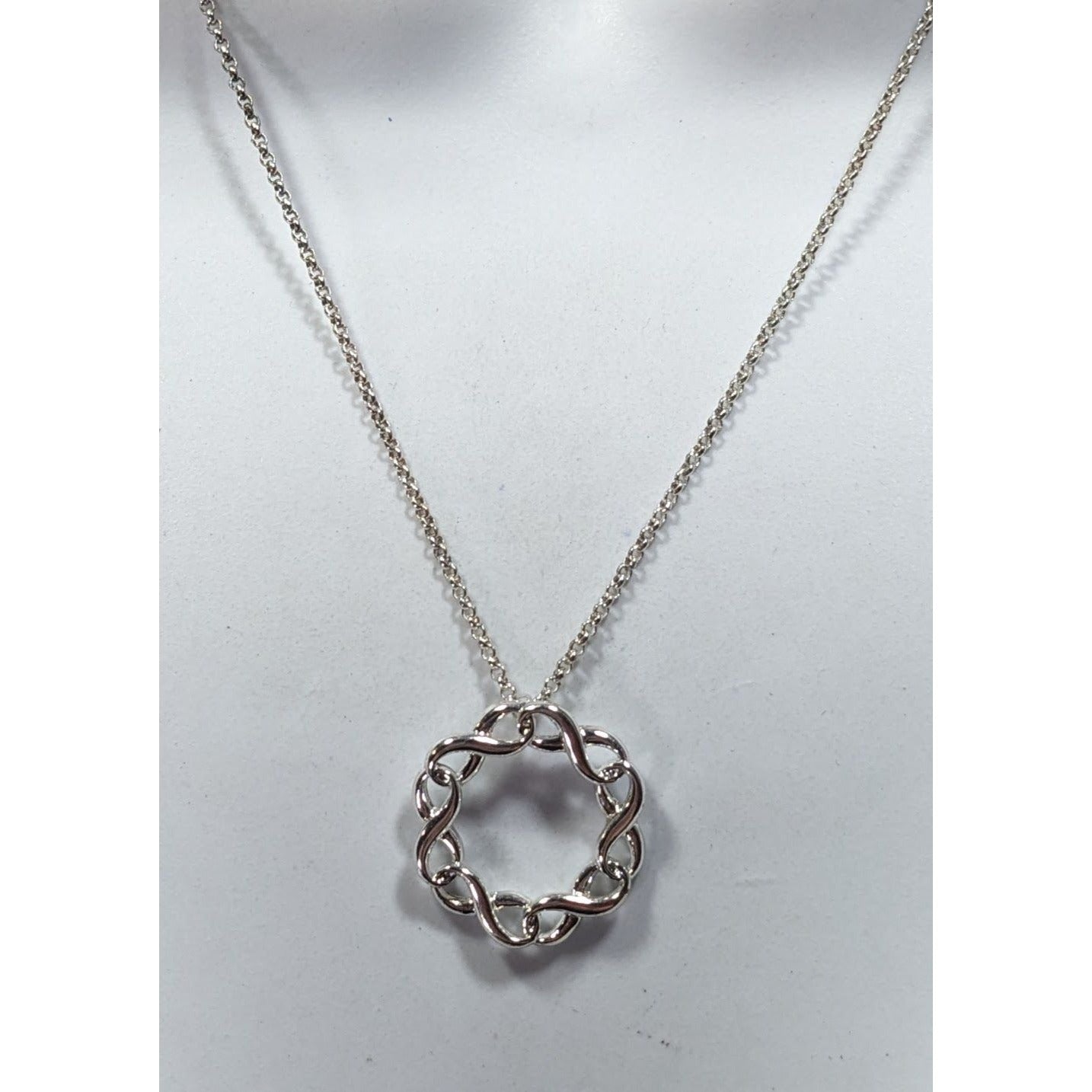 Avon Empowerment Circle Of Support Necklace