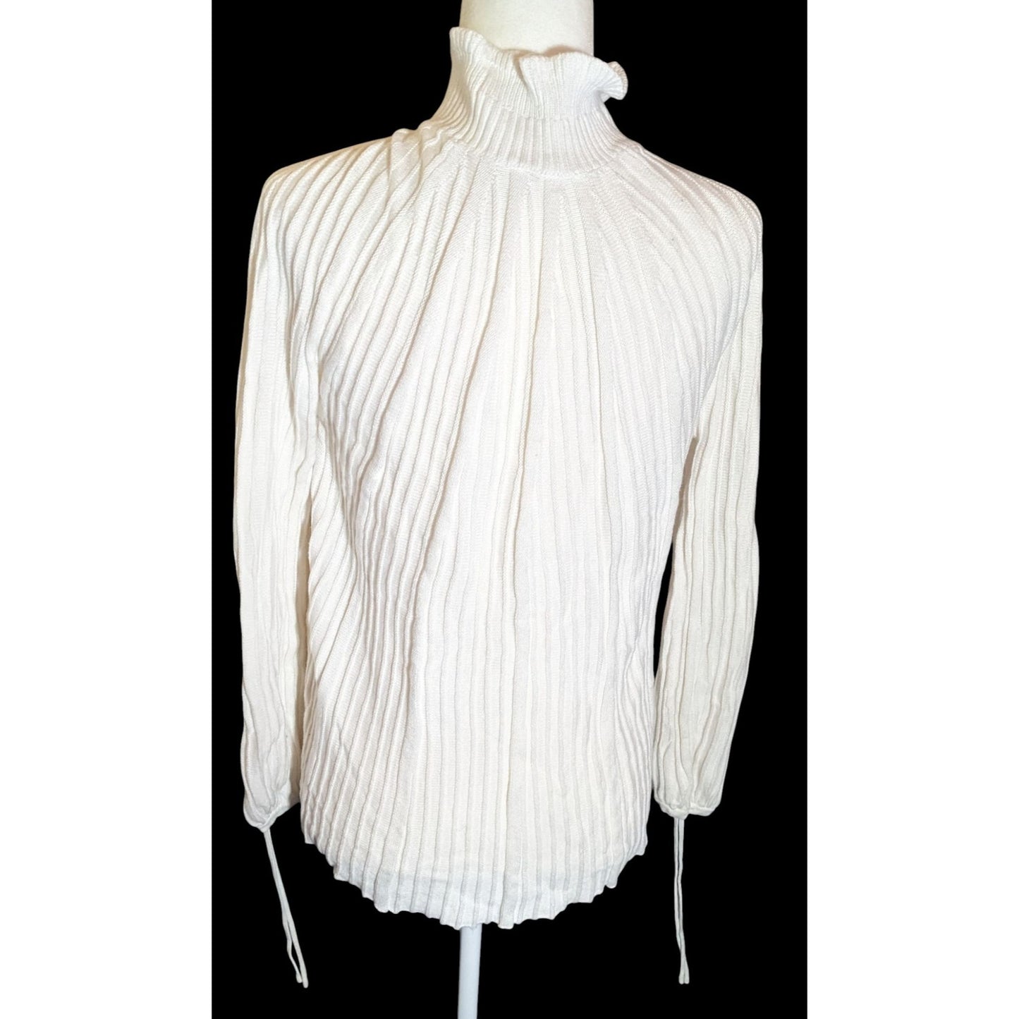 Chicos Preppy White Ribbed Turtleneck With Ruffle Accent