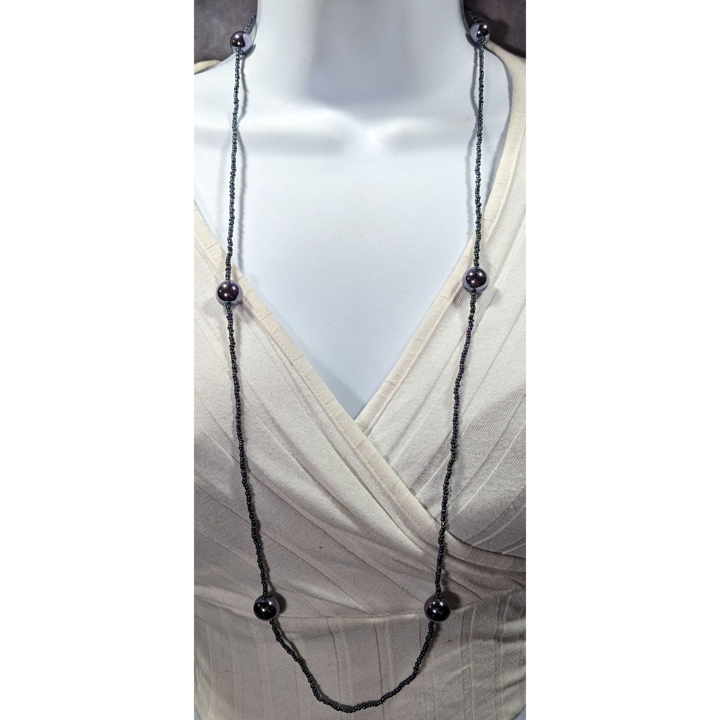 Simple Glass Beaded Metallic Silver Tone Necklace