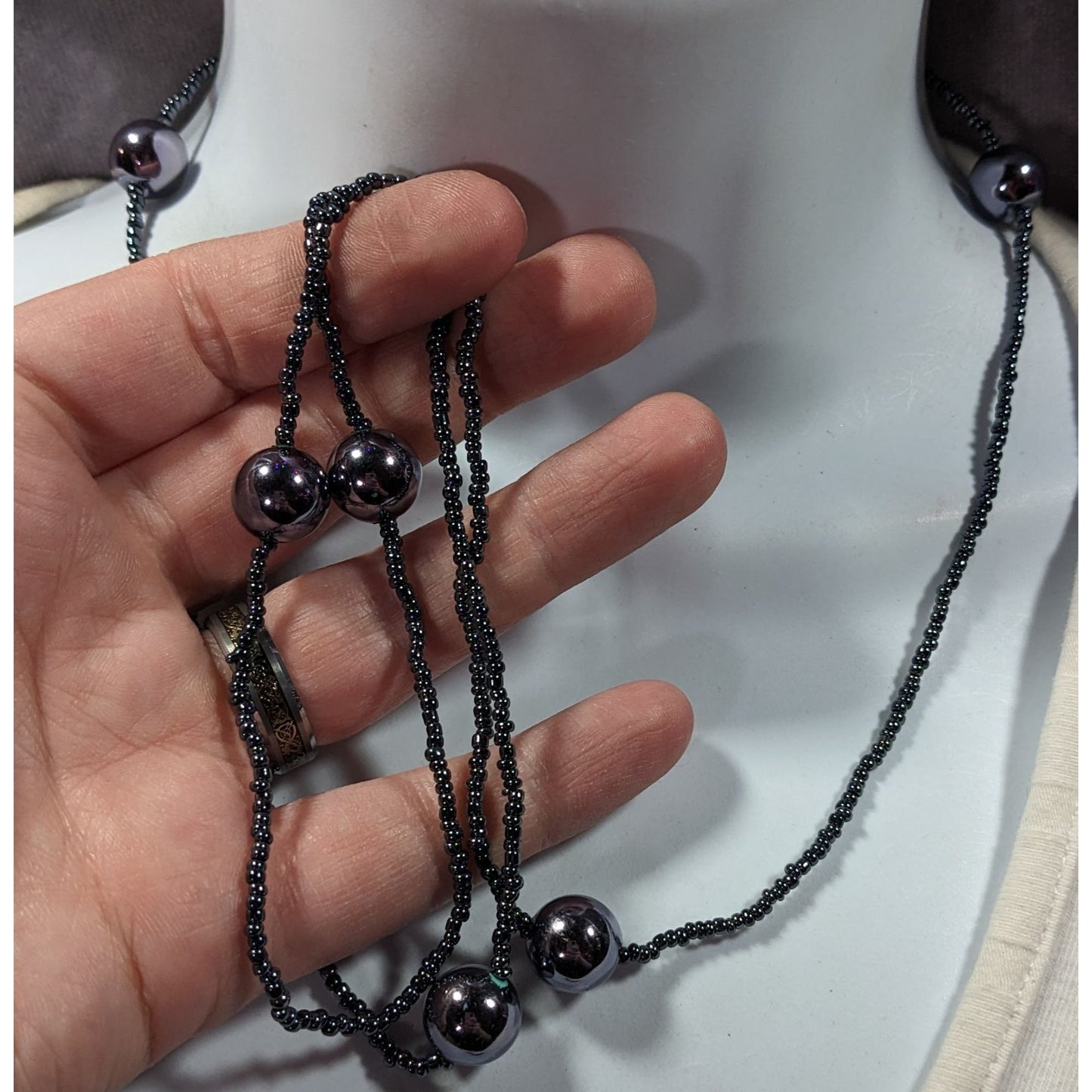 Simple Glass Beaded Metallic Silver Tone Necklace
