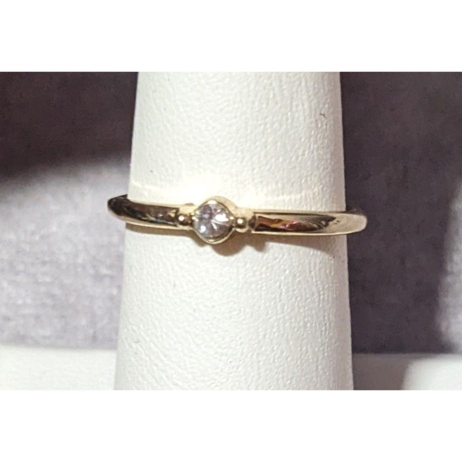 Minimalist Gold Tone Clear Single Gemmed Ring Size 6 3/4