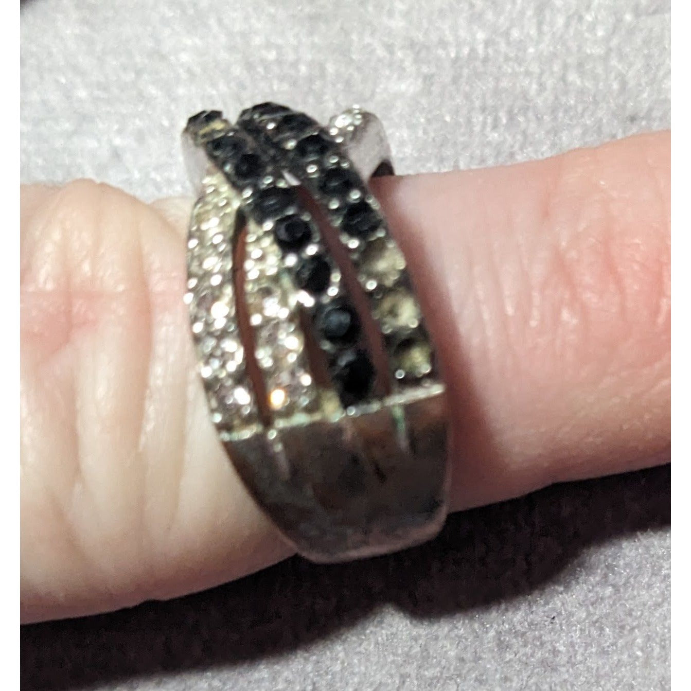 Black And Silver Quadruple Line Crisscross Rhinestone Ring Size 7