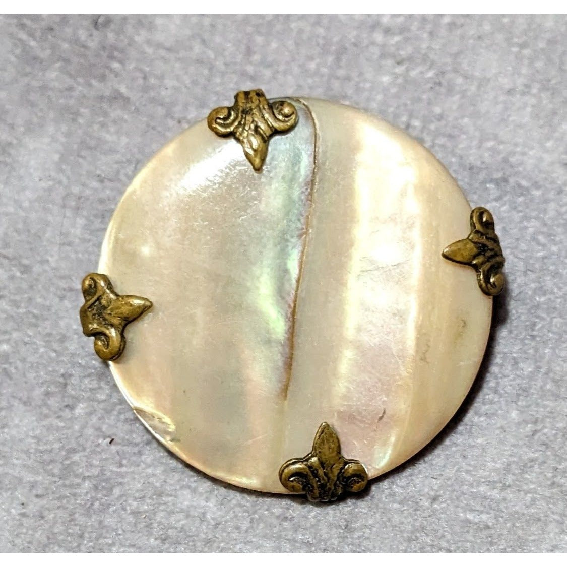 Vintage 60s Mother Of Pearl Gold Tone Round BRooch