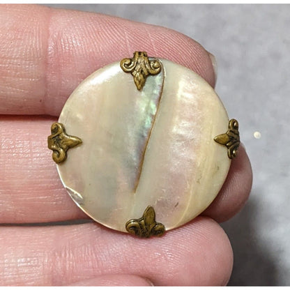 Vintage 60s Mother Of Pearl Gold Tone Round BRooch