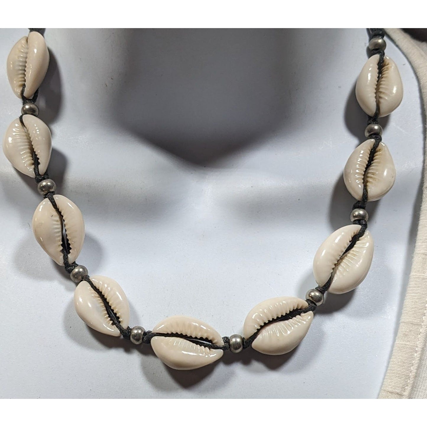 Vintage 90s Beachy Puka Shell Tie On Necklace With Silver Tone Accent Beads