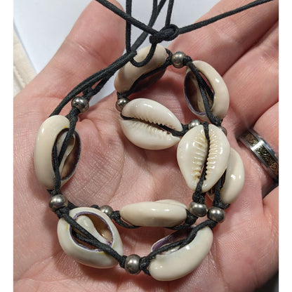 Vintage 90s Beachy Puka Shell Tie On Necklace With Silver Tone Accent Beads