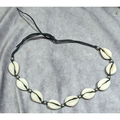 Vintage 90s Beachy Puka Shell Tie On Necklace With Silver Tone Accent Beads