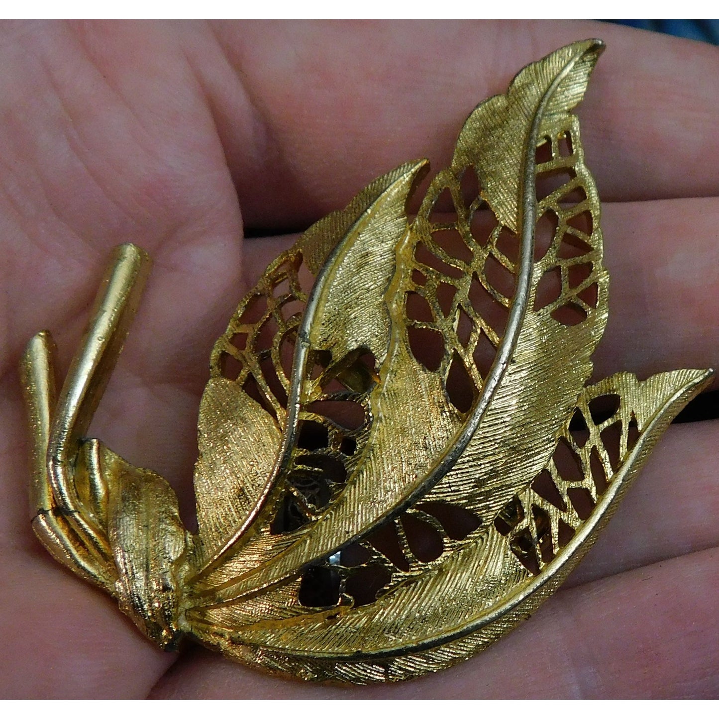 Vintage Gold Tone Brushed Fall Leaf Brooch