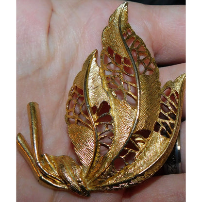 Vintage Gold Tone Brushed Fall Leaf Brooch