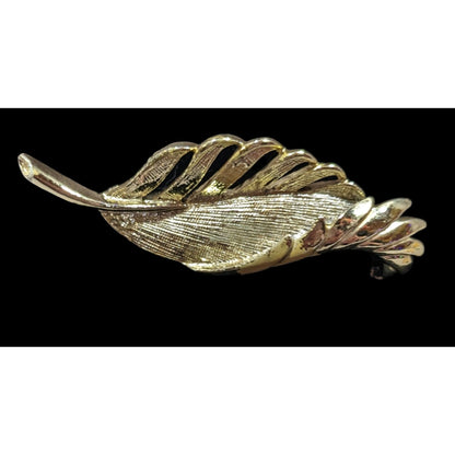 Vintage Gerry's Gold Tone Feather Pin With Cream Enamel