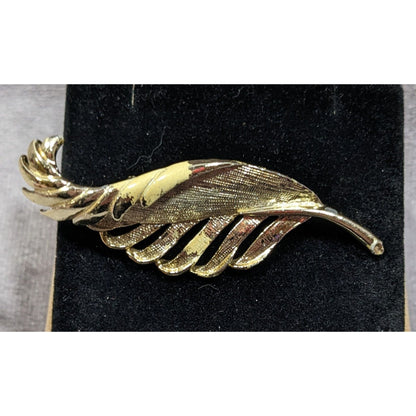 Vintage Gerry's Gold Tone Feather Pin With Cream Enamel