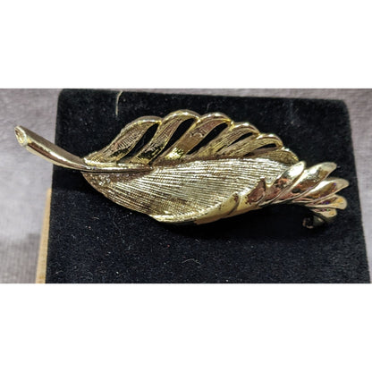 Vintage Gerry's Gold Tone Feather Pin With Cream Enamel
