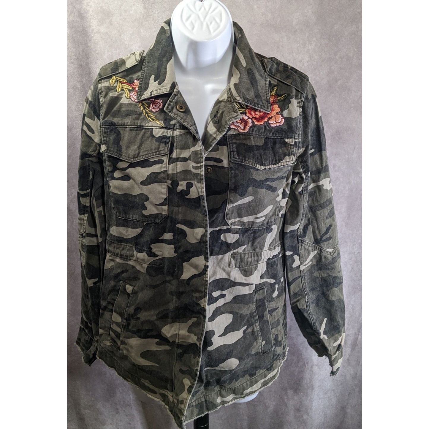 Vintage Atmosphere Camo Jacket With Floral Embroidery Button Front Military Style