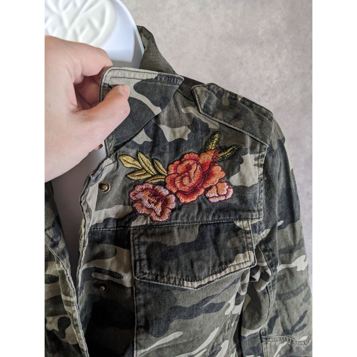 Vintage Atmosphere Camo Jacket With Floral Embroidery Button Front Military Style