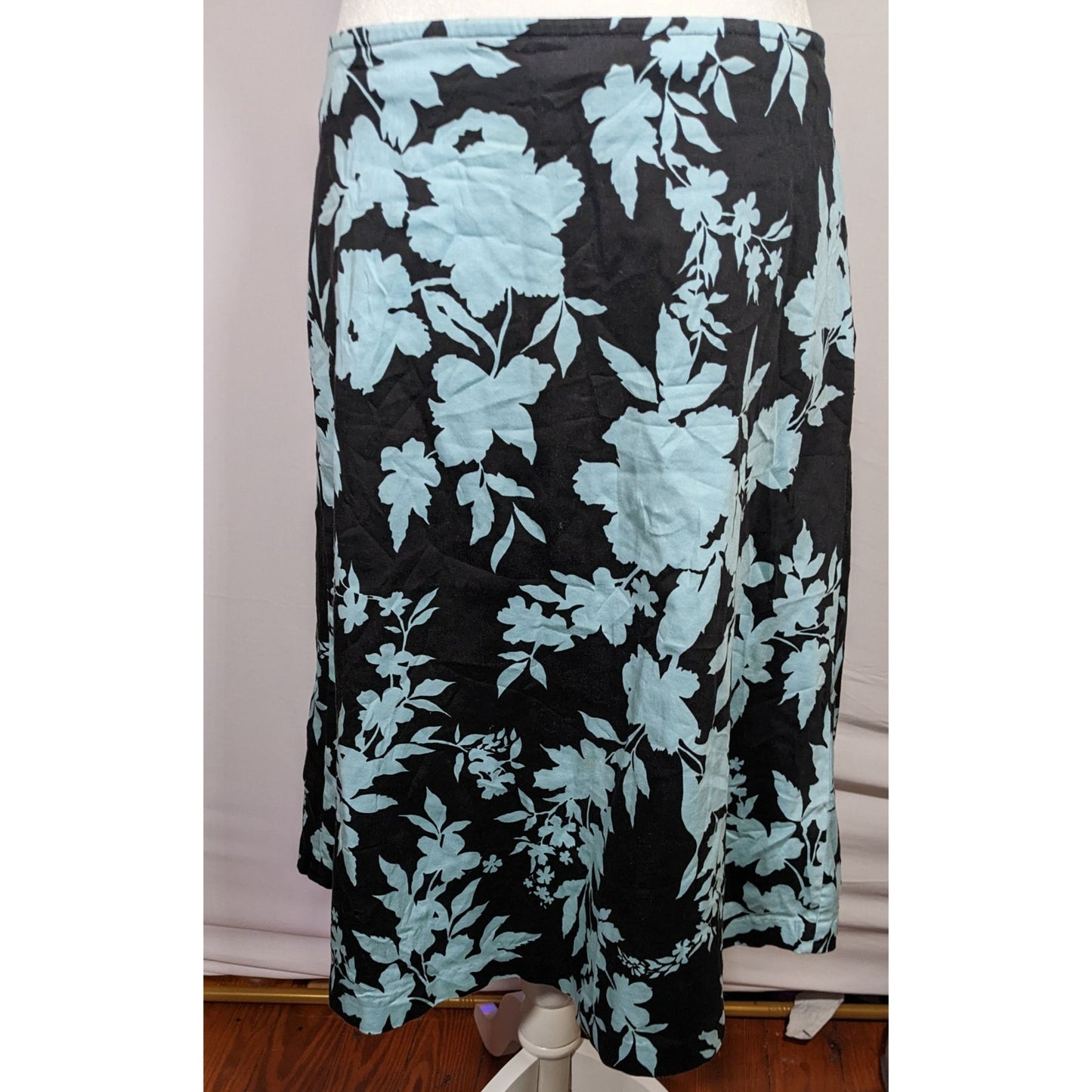 Vintage Newport News Black And Blue Floral Knee Length Skirt