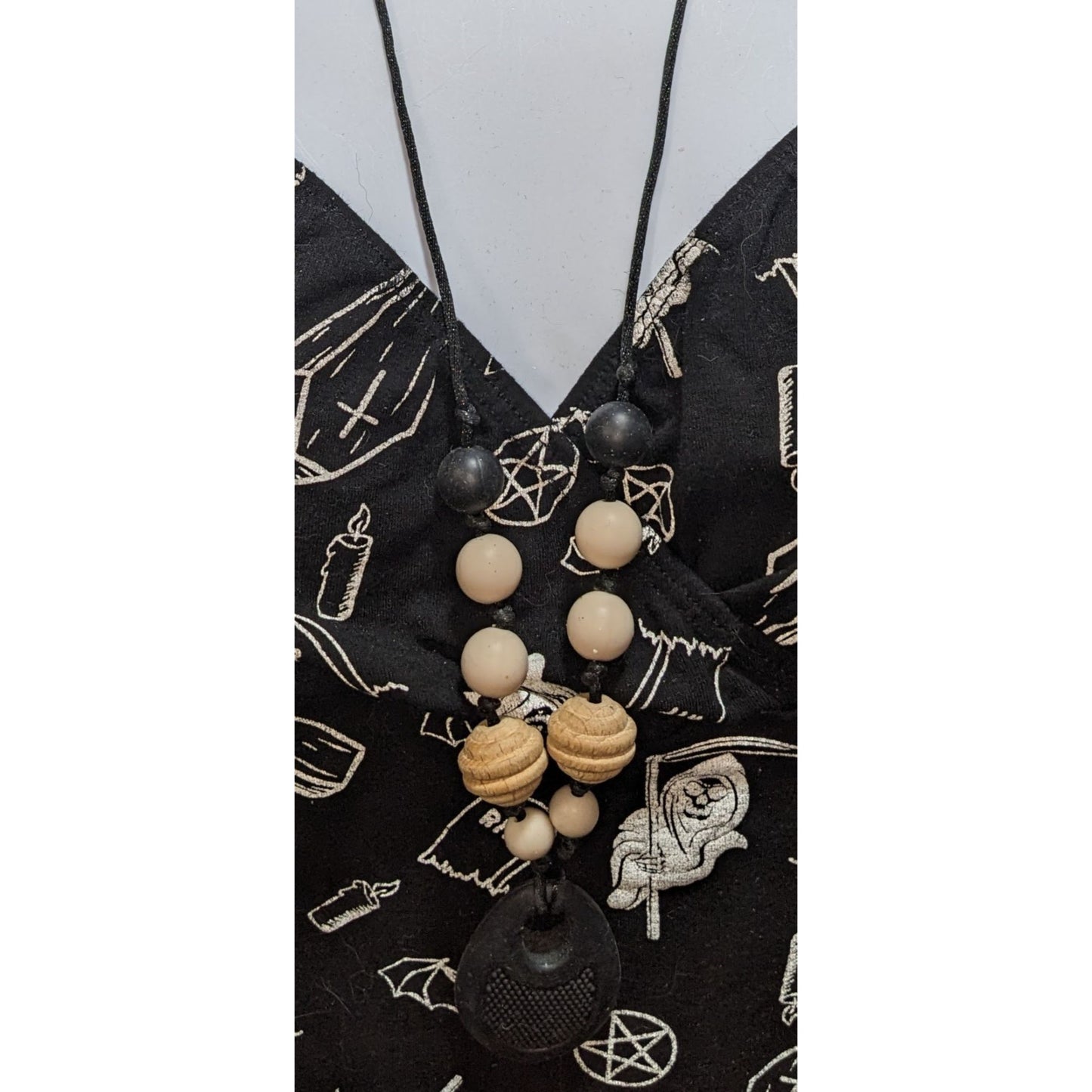 Silicone Fidget Necklace With Black Rope & Wooden-Like Accent Beads