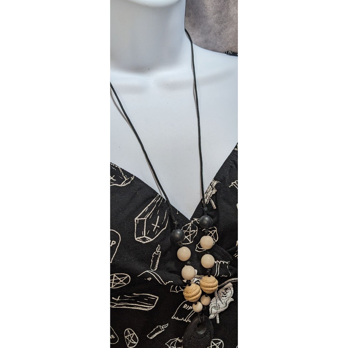 Silicone Fidget Necklace With Black Rope & Wooden-Like Accent Beads
