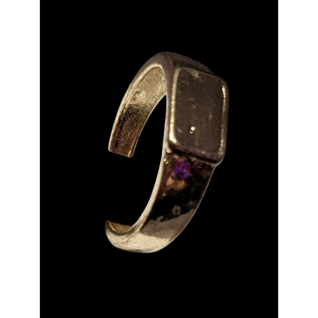 Unique Gold Tone Flat Rectangle Topped Ring Size 6