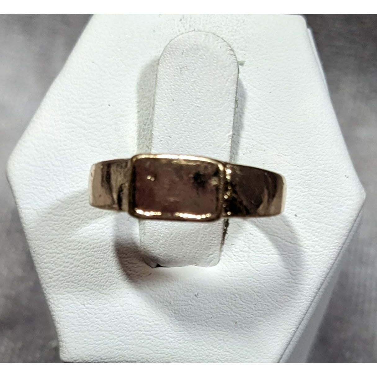 Unique Gold Tone Flat Rectangle Topped Ring Size 6