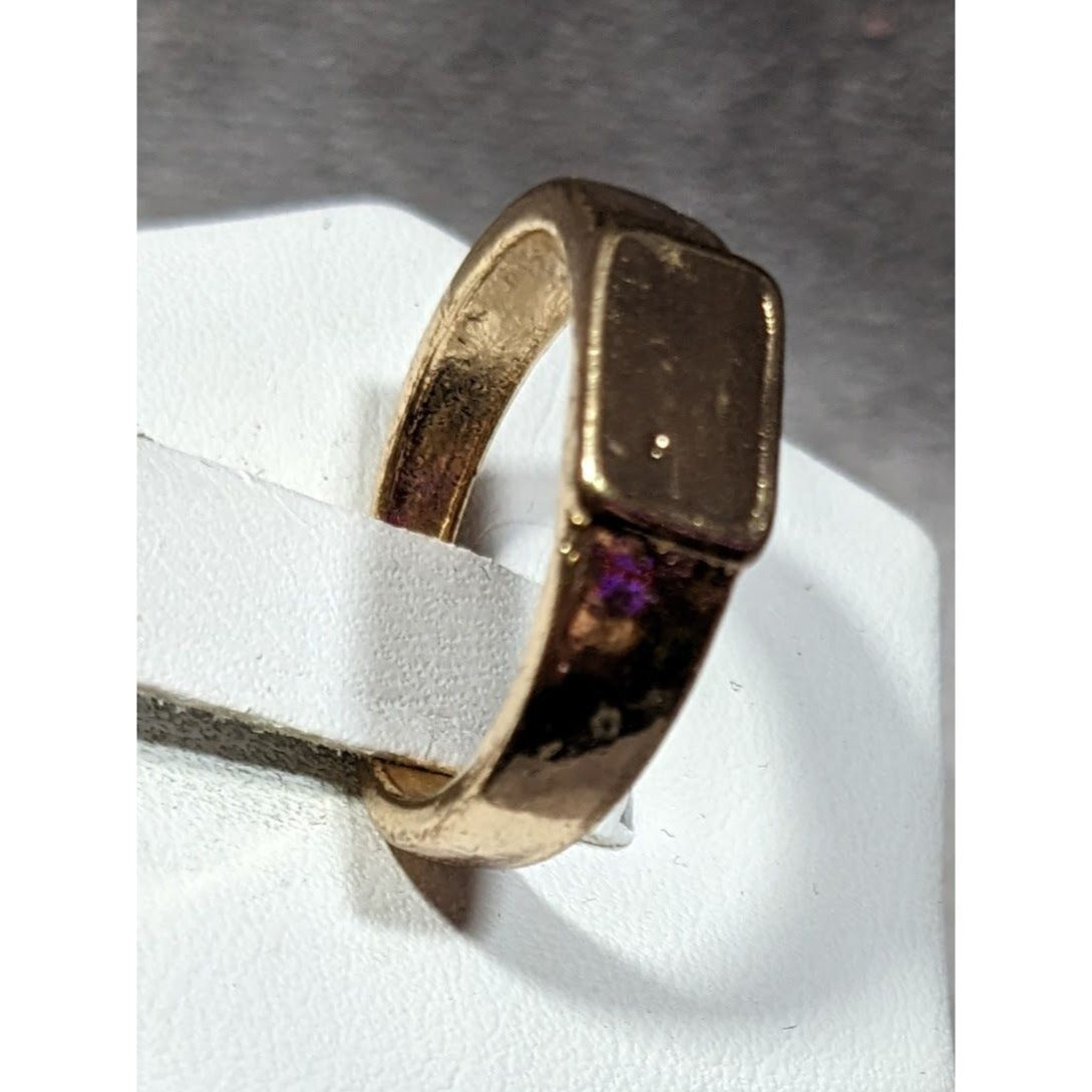 Unique Gold Tone Flat Rectangle Topped Ring Size 6