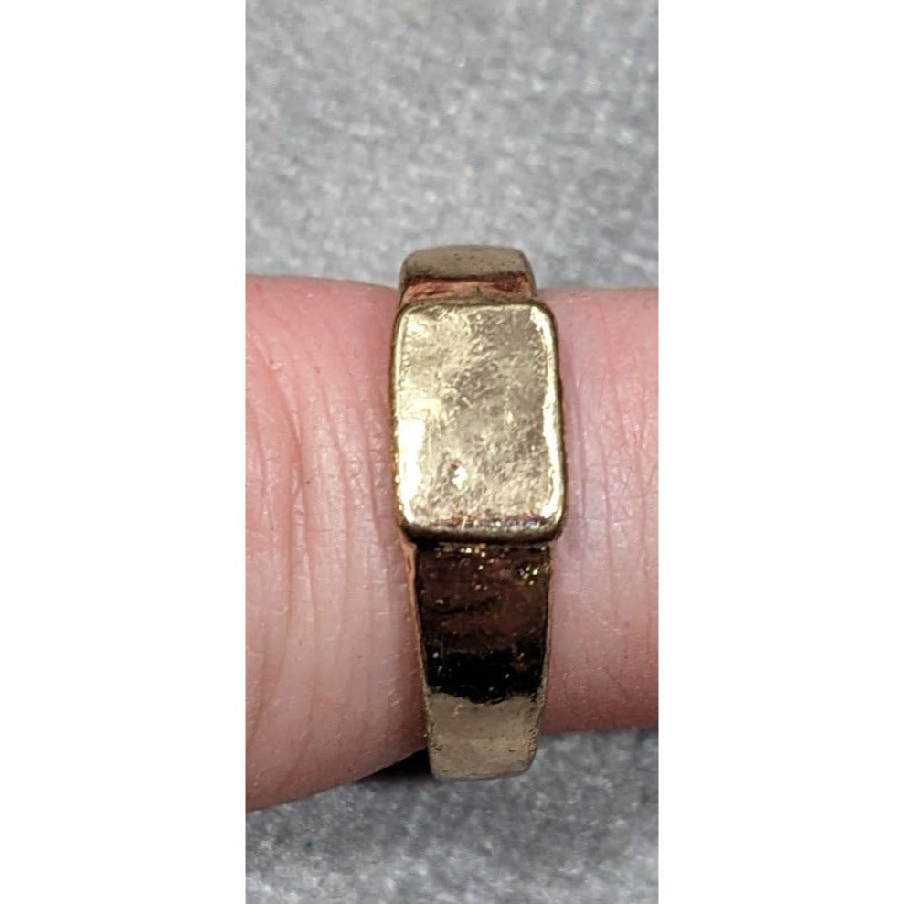 Unique Gold Tone Flat Rectangle Topped Ring Size 6