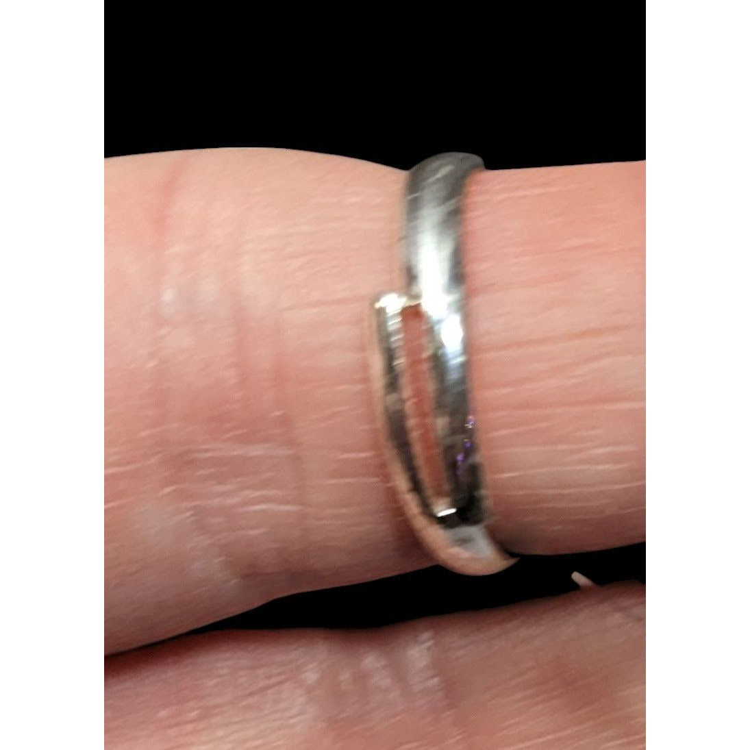 Simple Black Gemmed Silver Tone Ring Adjustable Size 6 1/2