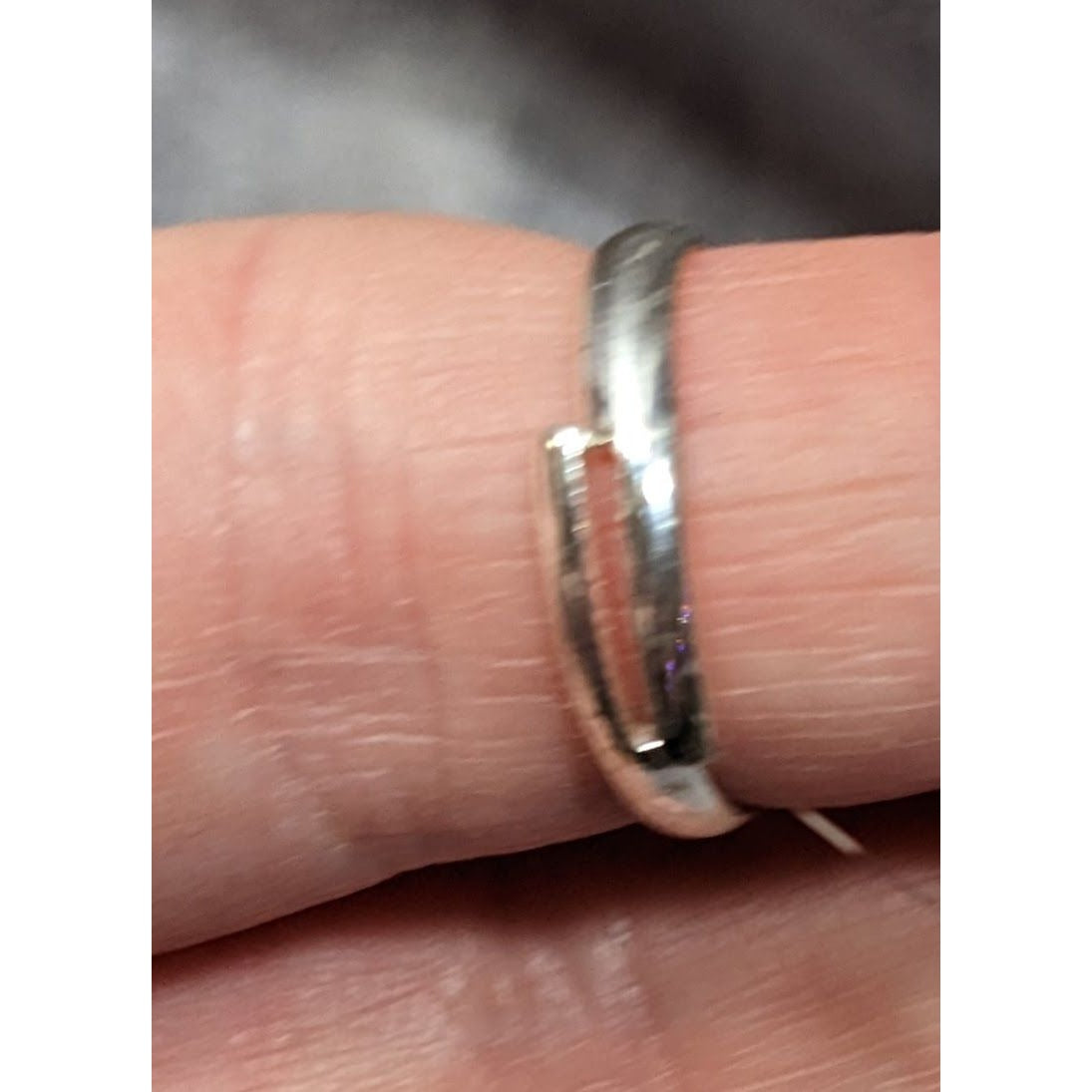 Simple Black Gemmed Silver Tone Ring Adjustable Size 6 1/2