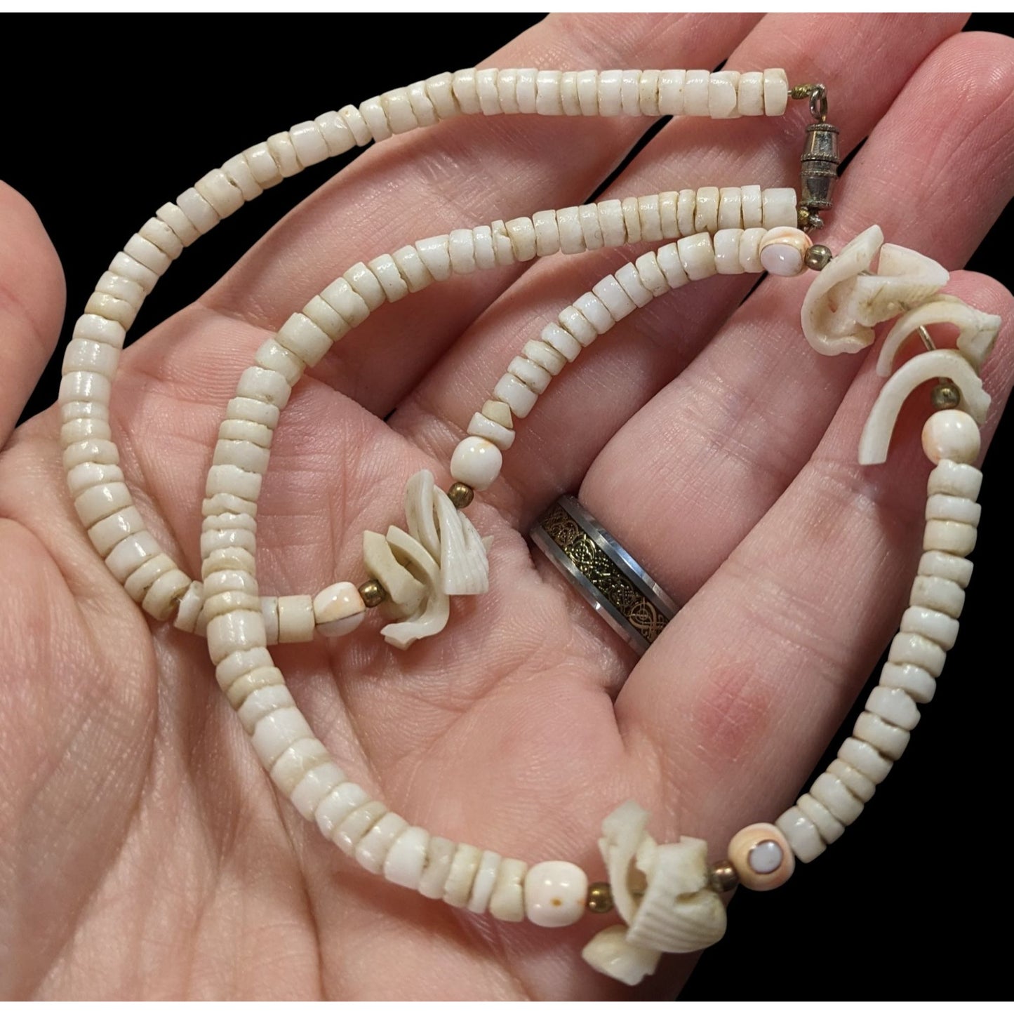 Vintage 90s White Shell Chip Beaded Necklace