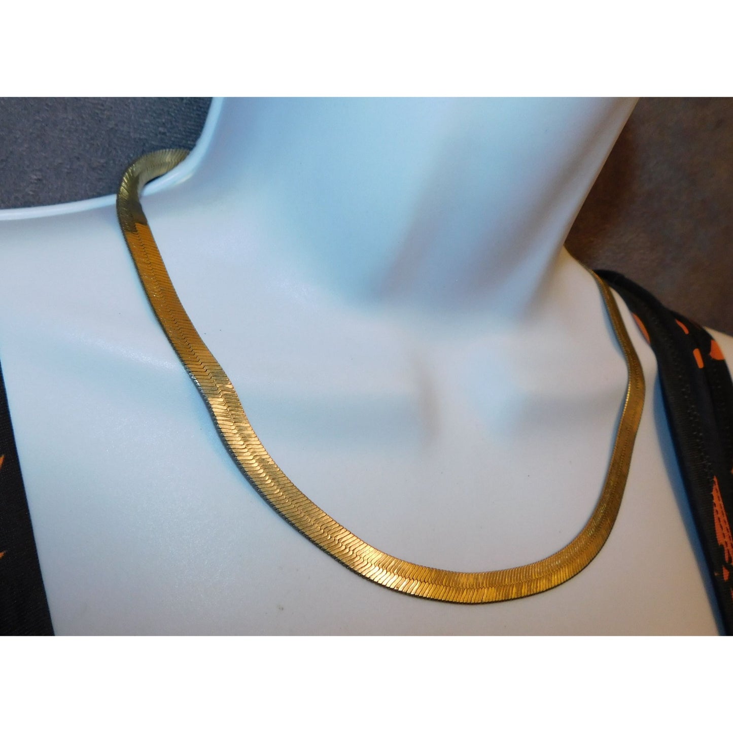Simple Gold Tone Flat Ribbon Chain Necklace