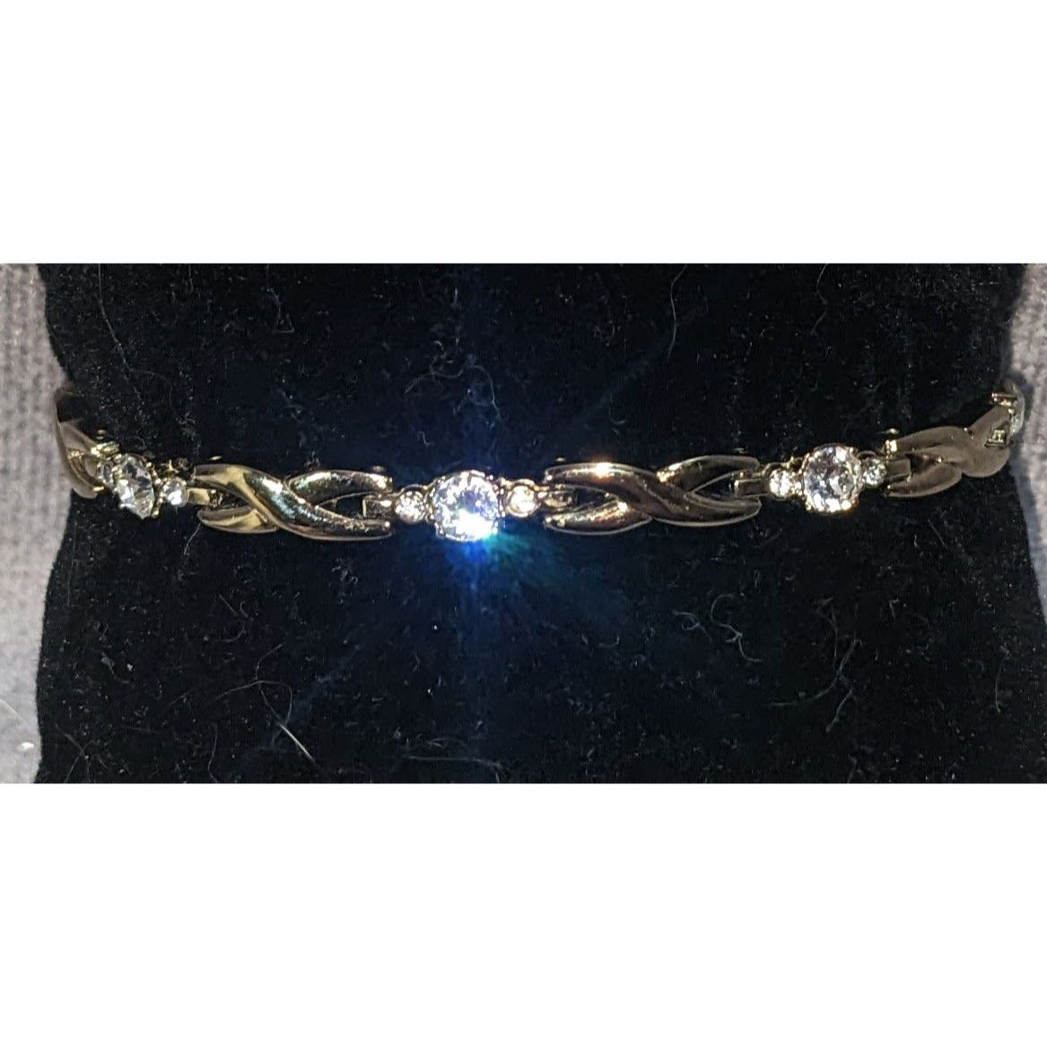 Liz Claiborne Vintage Glam Rhinestone Gold Tone Link Bracelet 6 Inch