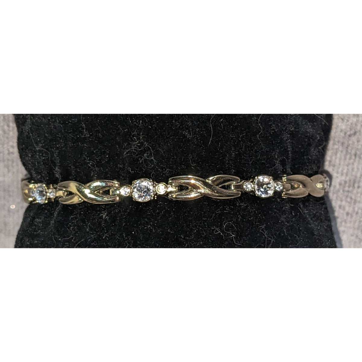 Liz Claiborne Vintage Glam Rhinestone Gold Tone Link Bracelet 6 Inch