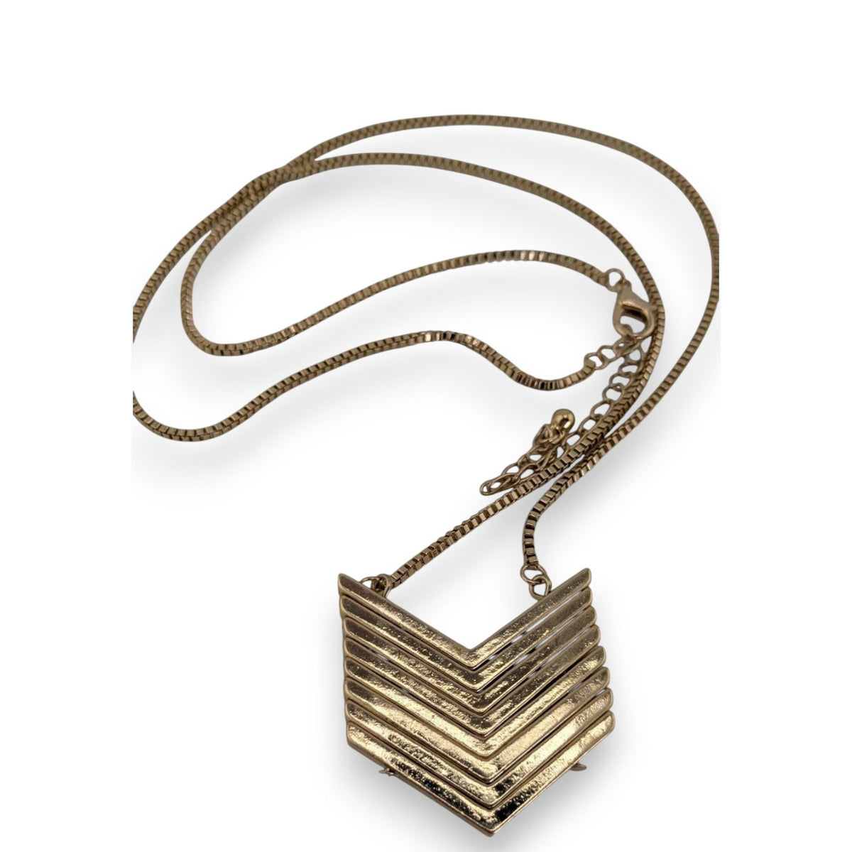 Glam Geometric Metal Gold Chevron Pendant Necklace 27 Inch Like New