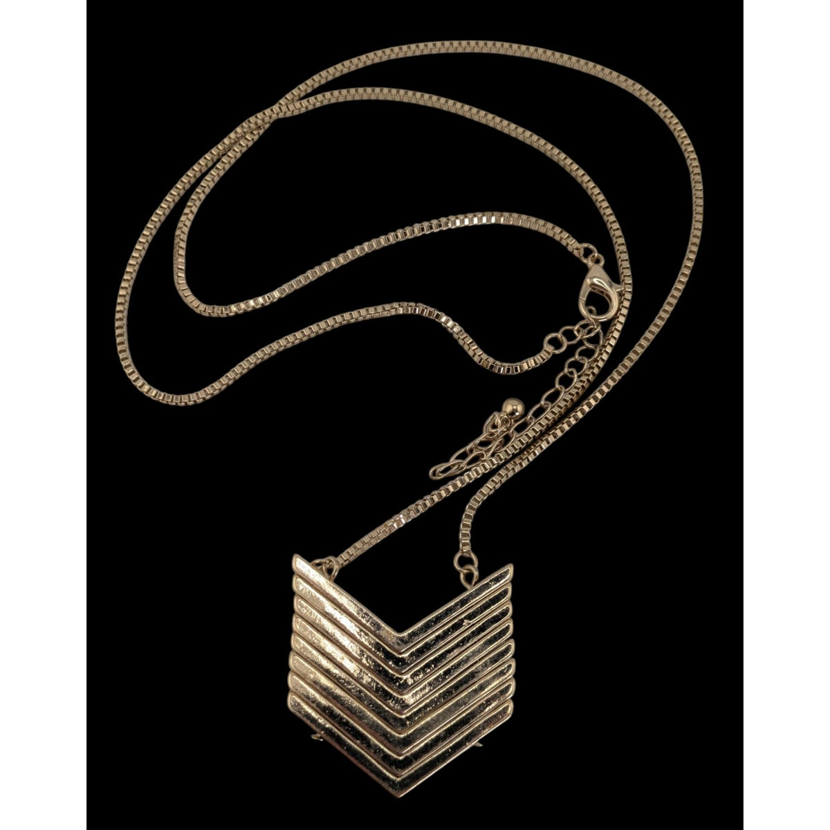 Glam Geometric Metal Gold Chevron Pendant Necklace 27 Inch Like New