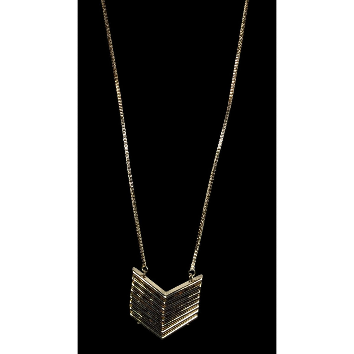 Glam Geometric Metal Gold Chevron Pendant Necklace 27 Inch Like New