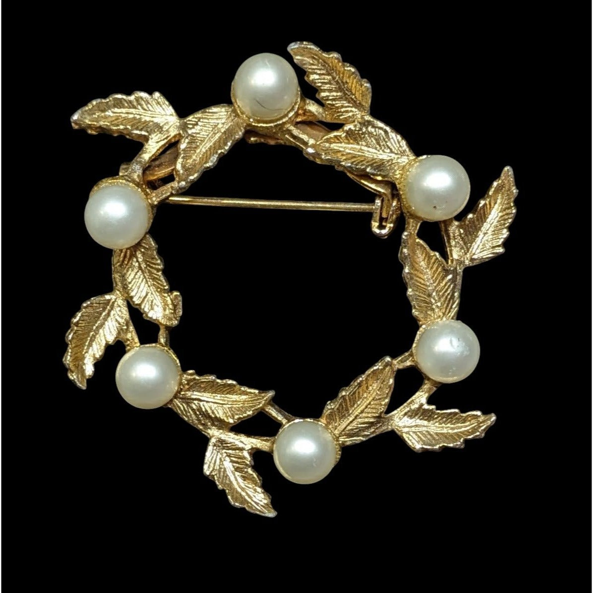 Vintage DFA Dubarry Fifth Avenue Gold Tone Leaf Wreath Brooch With Faux Pearls