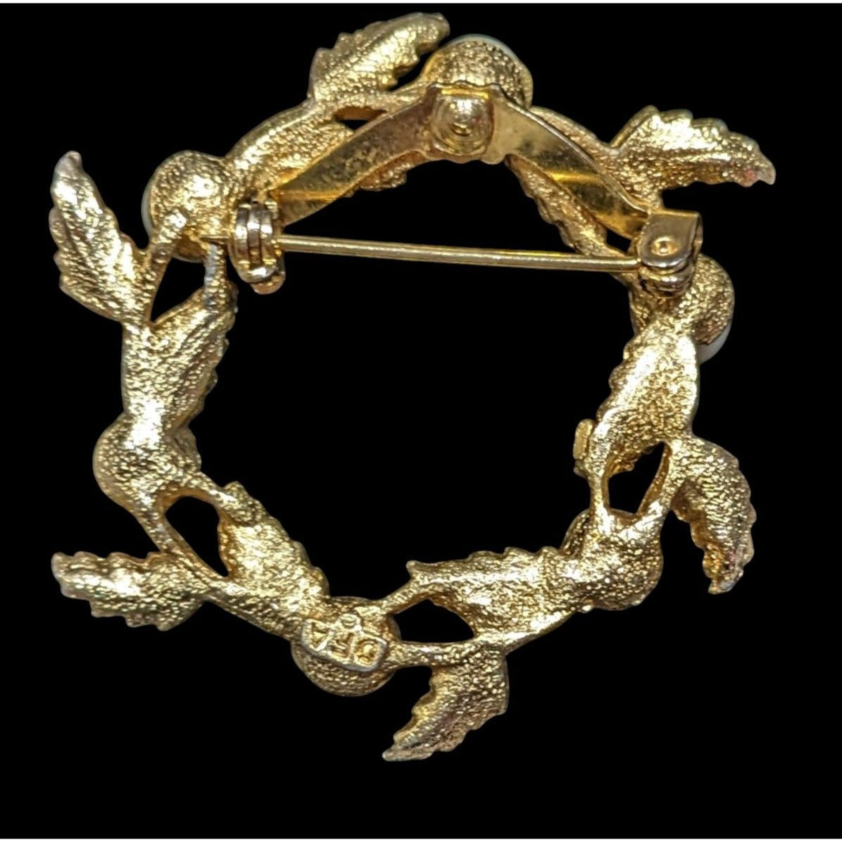 Vintage DFA Dubarry Fifth Avenue Gold Tone Leaf Wreath Brooch With Faux Pearls