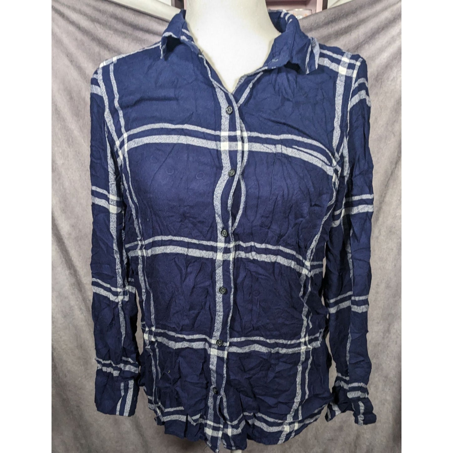 Old Navy "The Classic Shirt" Blue And White Plaid Button Down