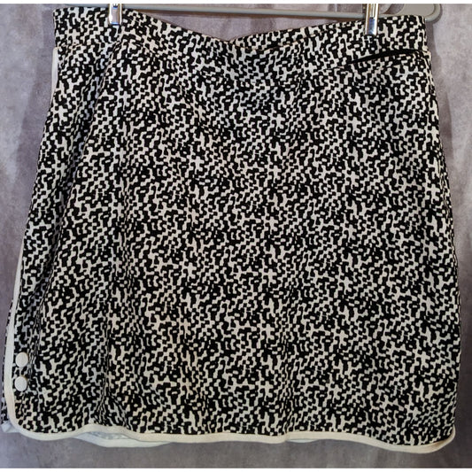 Sporty Jones New York Black & White Abstract Print Skort With Button Accents