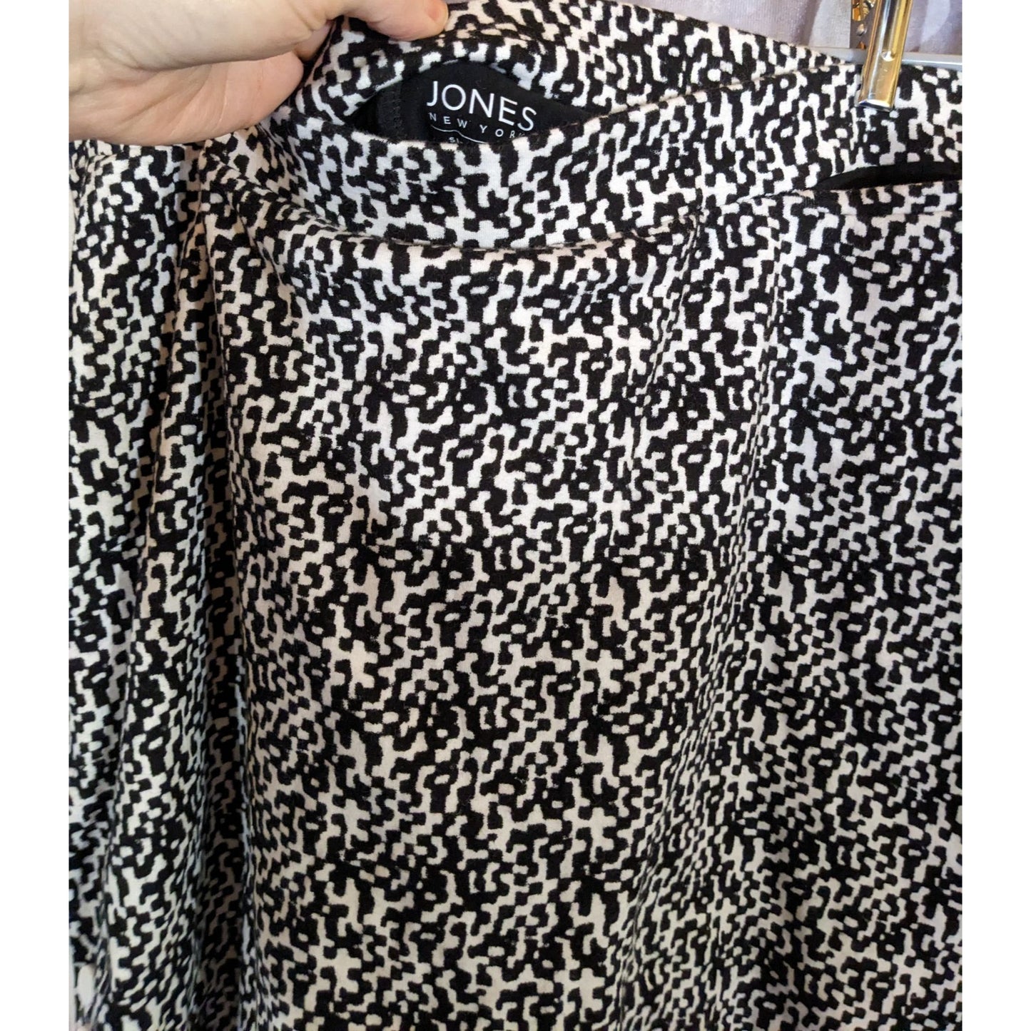 Sporty Jones New York Black & White Abstract Print Skort With Button Accents
